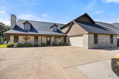 109 Casas Del Sur Street, Granbury, TX 76049 - Photo 2