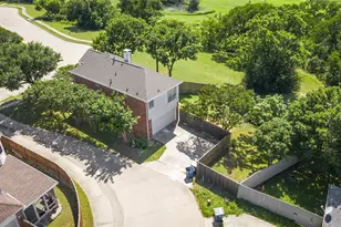 1372 Mae Dr, Carrollton, TX 75007 - Photo 2