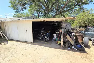 309 Decatur St, Bowie, TX 76230 - Photo 12