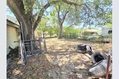 309 Decatur Street, Bowie, TX 76230 - Photo 14
