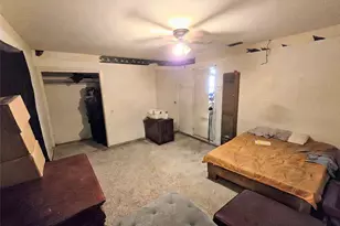 309 Decatur St, Bowie, TX 76230 - Photo 10