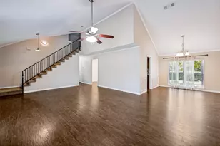 400 Harrington Ln, Euless, TX 76039 - Photo 4