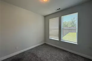 588 Hutchinson Ln, Lewisville, TX 75077 - Photo 8