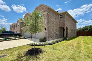 588 Hutchinson Ln, Lewisville, TX 75077 - Photo 2