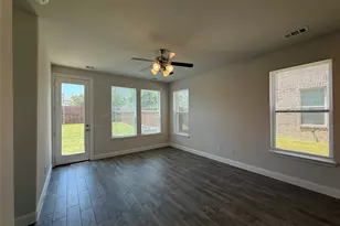 588 Hutchinson Ln, Lewisville, TX 75077 - Photo 6