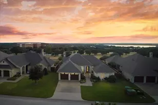 1608 Ridgewood Dr, Waco, TX 76710 - Photo 2