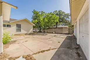 3824 Rusty Dell St, Fort Worth, TX 76111 - Photo 32