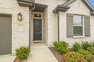 1913 Briar Hl Dr, Denton, TX 76207 - Photo 2