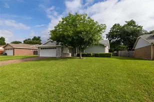 1309 Mercedes St, Benbrook, TX 76126 - Photo 4