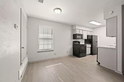 1108 N Elm Street #6, Denton, TX 76201 - Photo 6