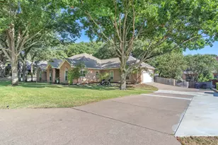 1809 Lakewood Dr, Weatherford, TX 76087 - Photo 2