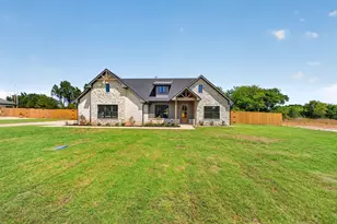 305 Grace Ln, Athens, TX 75751 - Photo 4