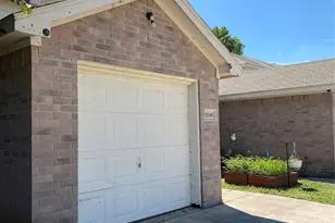 1248 Village Garden Pl Dr, Azle, TX 76020 - Photo 4