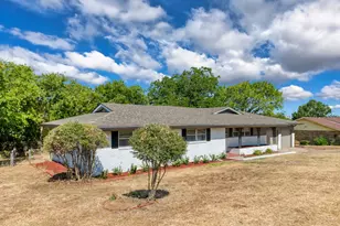 4516 Rolling Hills Dr, Fort Worth, TX 76119 - Photo 2