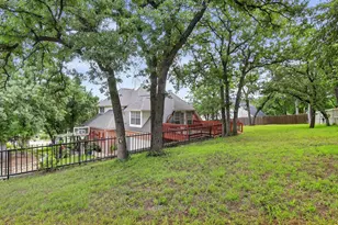 816 Lakeview Ct E, Crowley, TX 76036 - Photo 32