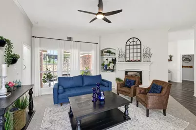 816 Lake View Court E, Crowley, TX 76036 - Photo 8