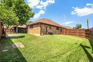 2407 Briarcliff Dr, Irving, TX 75062 - Photo 26