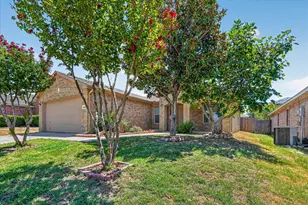 4008 Mantis St, Fort Worth, TX 76106 - Photo 2