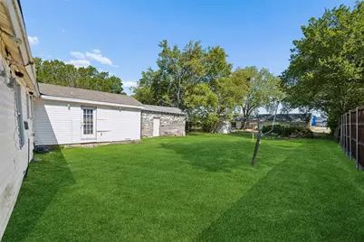 809 E Wall Street, Grapevine, TX 76051 - Photo 8