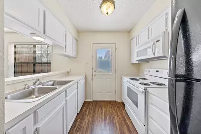 929 W Hickory Street #A8, Denton, TX 76201 - Photo 12