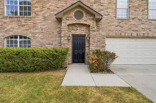1512 Yellowbird Ct, DeSoto, TX 75115 - Photo 2