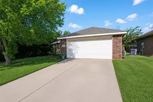 2752 Maegen Cir, Fort Worth, TX 76112 - Photo 4