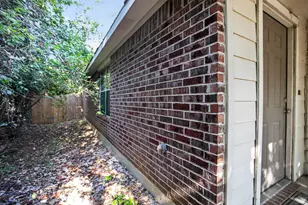 2752 Maegen Cir, Fort Worth, TX 76112 - Photo 30
