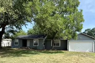 415 E Avenue G, Midlothian, TX 76065 - Photo 1