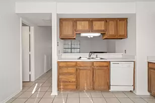 929 W Hickory St, Denton, TX 76201 - Photo 6