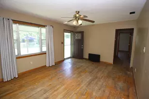 306 S Austin St, Wolfe City, TX 75496 - Photo 8