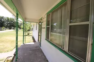 306 S Austin St, Wolfe City, TX 75496 - Photo 6