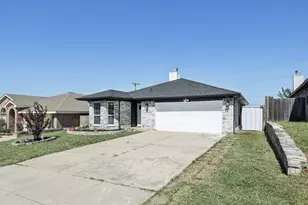 767 Deauville Cir E, Fort Worth, TX 76108 - Photo 2