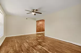 1811 W College St, Sherman, TX 75092 - Photo 2