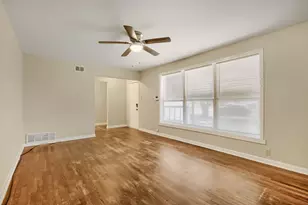 1811 W College St, Sherman, TX 75092 - Photo 4