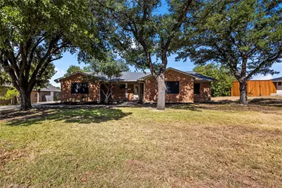 909 Robertson Road, Grand Prairie, TX 75050 - Photo 2