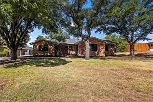 909 Robertson Rd, Grand Prairie, TX 75050 - Photo 2