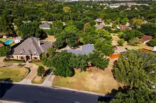 909 Robertson Rd, Grand Prairie, TX 75050 - Photo 32