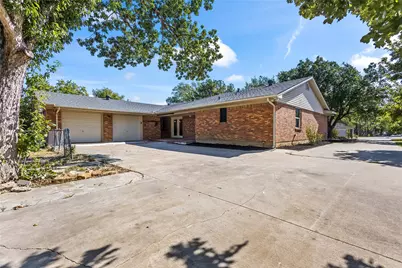 909 Robertson Road, Grand Prairie, TX 75050 - Photo 26