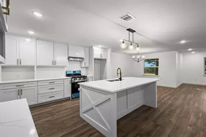 909 Robertson Road, Grand Prairie, TX 75050 - Photo 10
