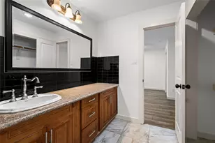 909 Robertson Rd, Grand Prairie, TX 75050 - Photo 22