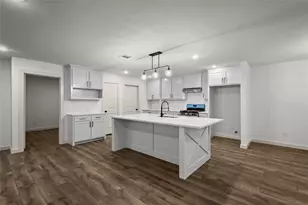 909 Robertson Rd, Grand Prairie, TX 75050 - Photo 12