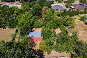 909 Robertson Rd, Grand Prairie, TX 75050 - Photo 34