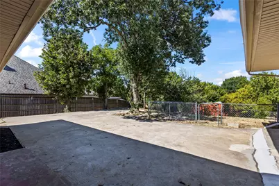909 Robertson Road, Grand Prairie, TX 75050 - Photo 30