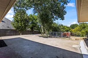 909 Robertson Rd, Grand Prairie, TX 75050 - Photo 30