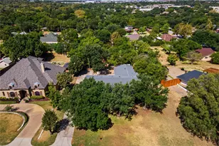 909 Robertson Rd, Grand Prairie, TX 75050 - Photo 34