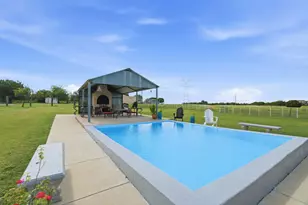 748 Rocky Ridge Ln, Weatherford, TX 76085 - Photo 2