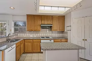 2424 Hunters Run Dr, Plano, TX 75025 - Photo 10