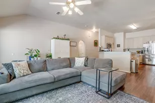 1013 Hidden Lake Dr, Burleson, TX 76028 - Photo 6