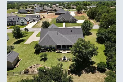 1602 Jefferson Street, Bowie, TX 76230 - Photo 6