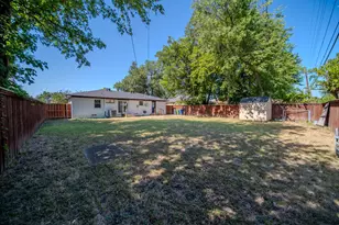 2901 Maple Dr, Garland, TX 75042 - Photo 18